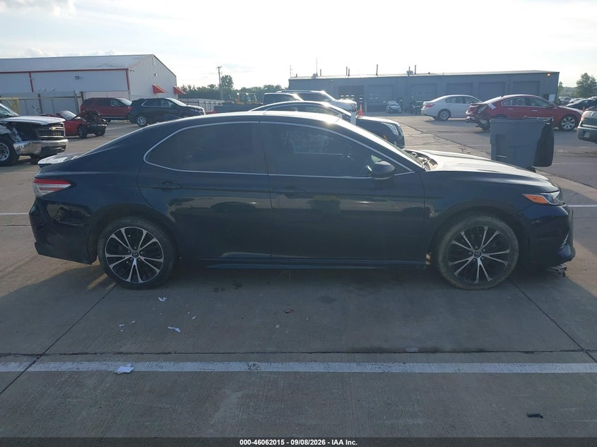 TOYOTA CAMRY - zdjęcie 13