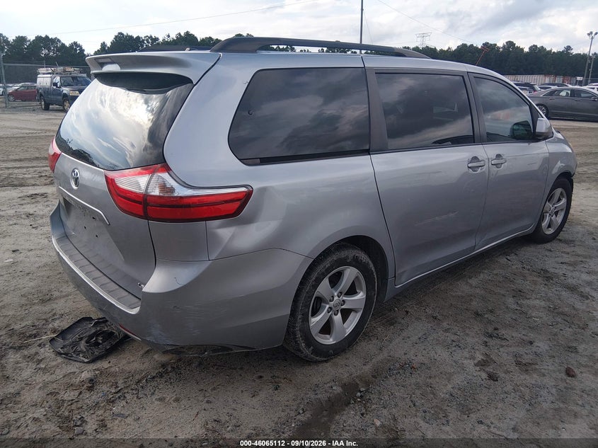 TOYOTA SIENNA - zdjęcie 4