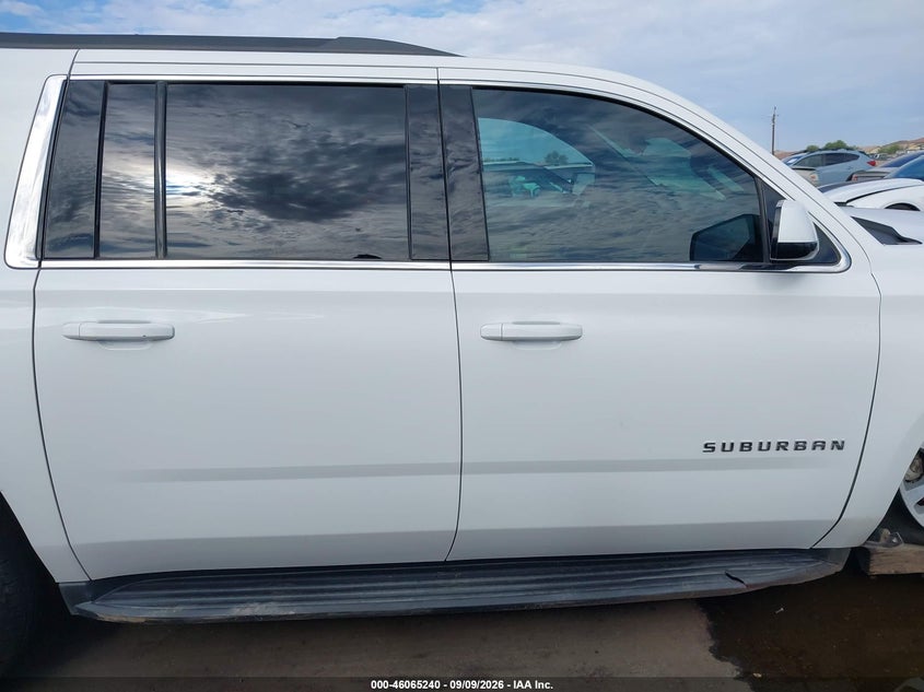 CHEVROLET SUBURBAN - zdjęcie 13