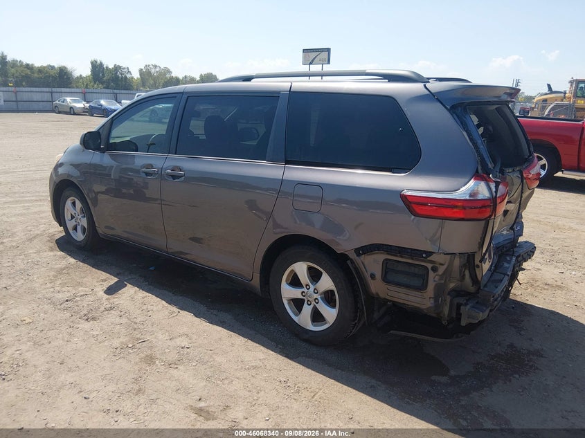 TOYOTA SIENNA - zdjęcie 3