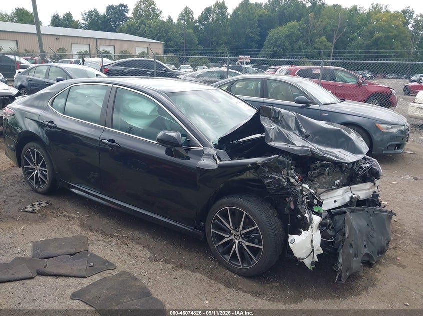 TOYOTA CAMRY - zdjęcie 1