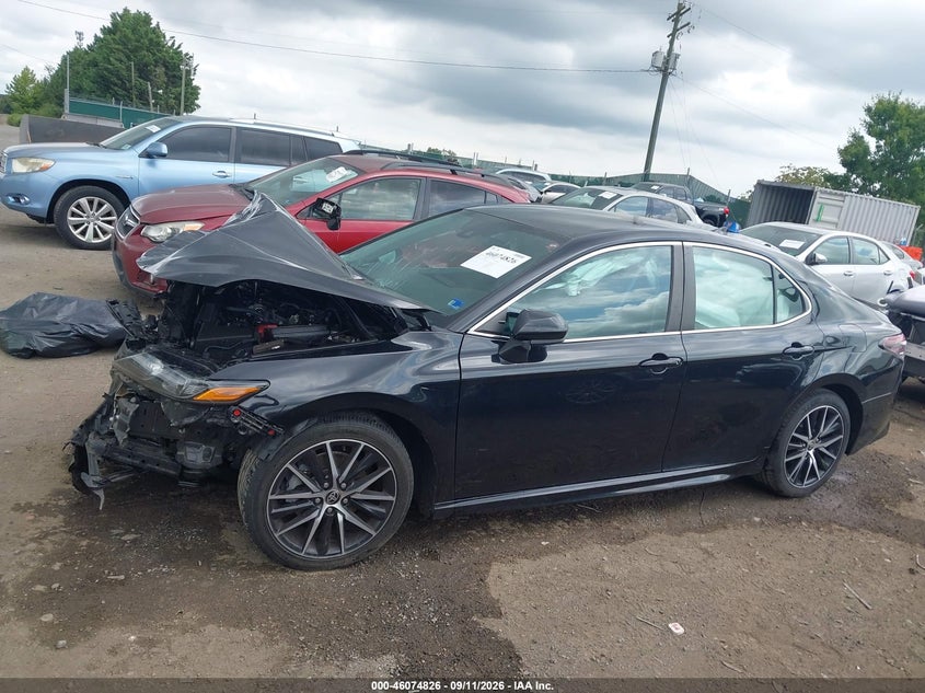 TOYOTA CAMRY - zdjęcie 15