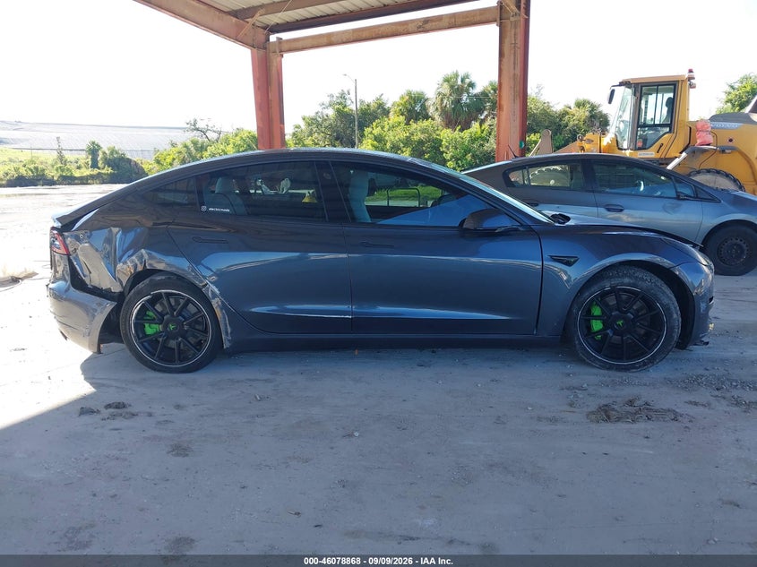 TESLA MODEL 3 - zdjęcie 11