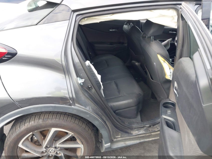 TOYOTA C-HR - zdjęcie 8