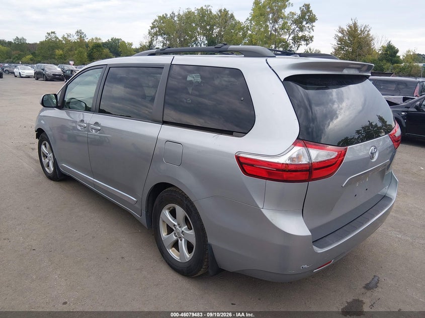 TOYOTA SIENNA - zdjęcie 3