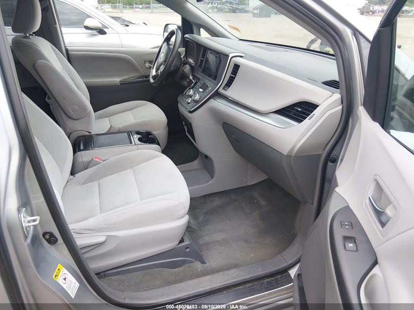 TOYOTA SIENNA - zdjęcie 5