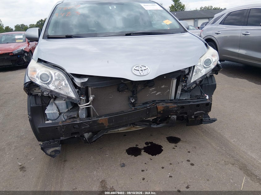 TOYOTA SIENNA - zdjęcie 6