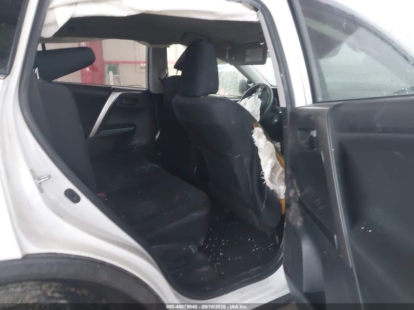 TOYOTA RAV4 - zdjęcie 8