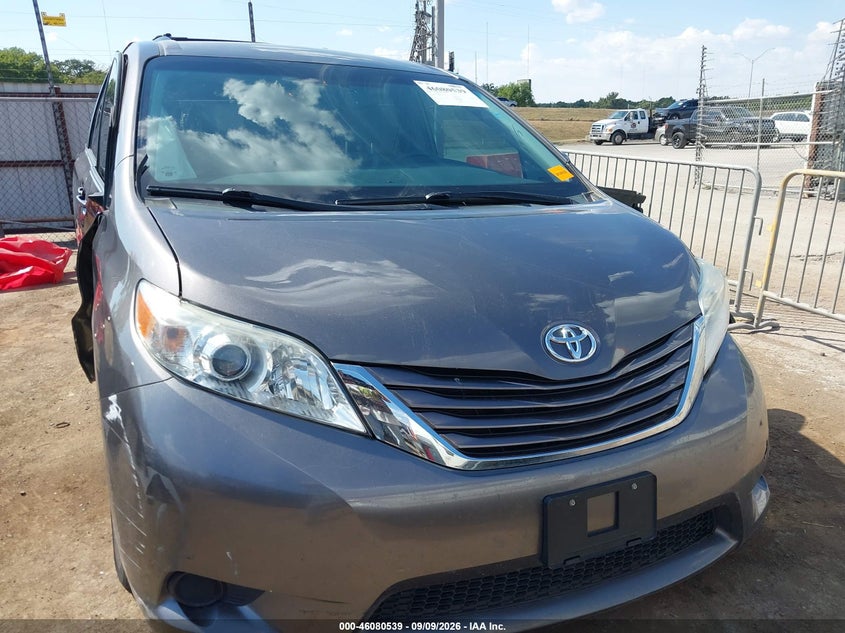 TOYOTA SIENNA - zdjęcie 12
