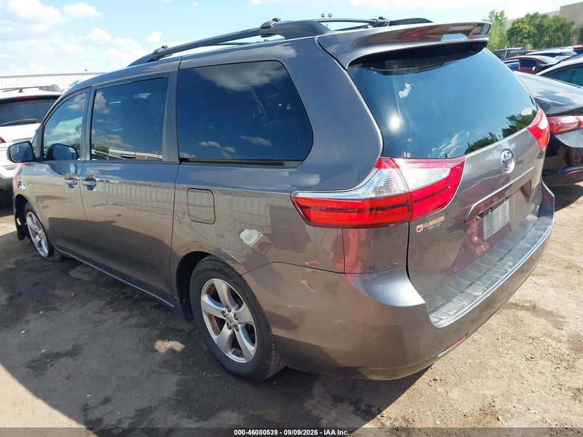 TOYOTA SIENNA - zdjęcie 3