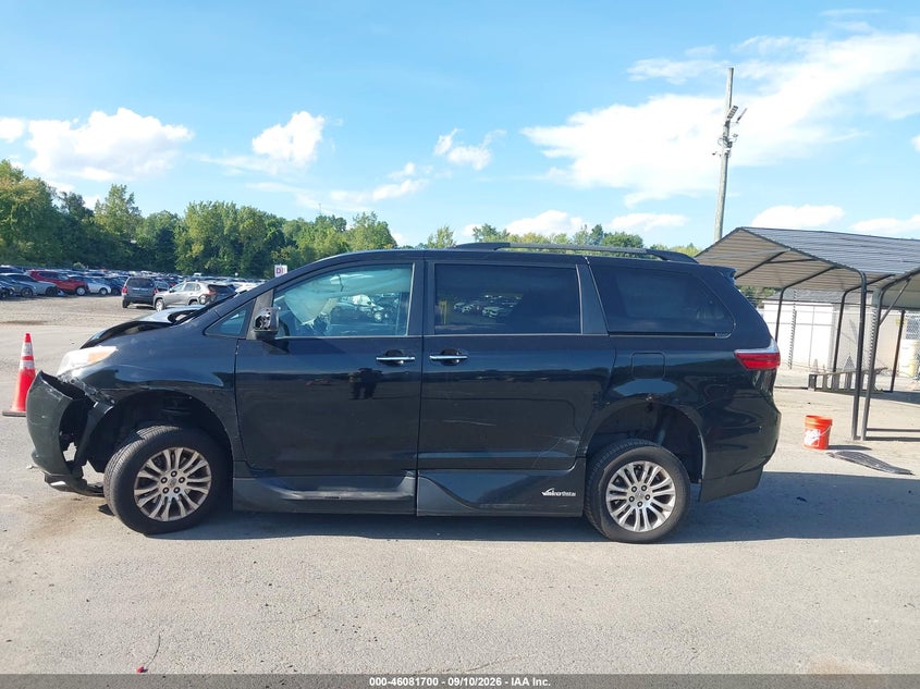 TOYOTA SIENNA - zdjęcie 15