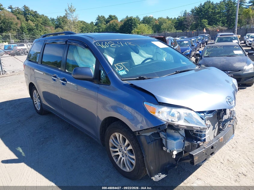 TOYOTA SIENNA - zdjęcie 1