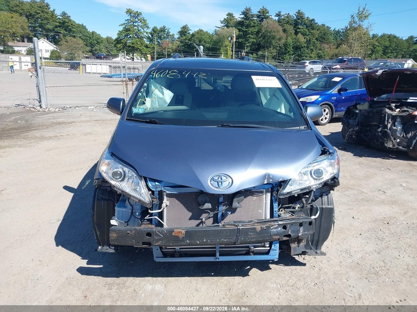 TOYOTA SIENNA - zdjęcie 13