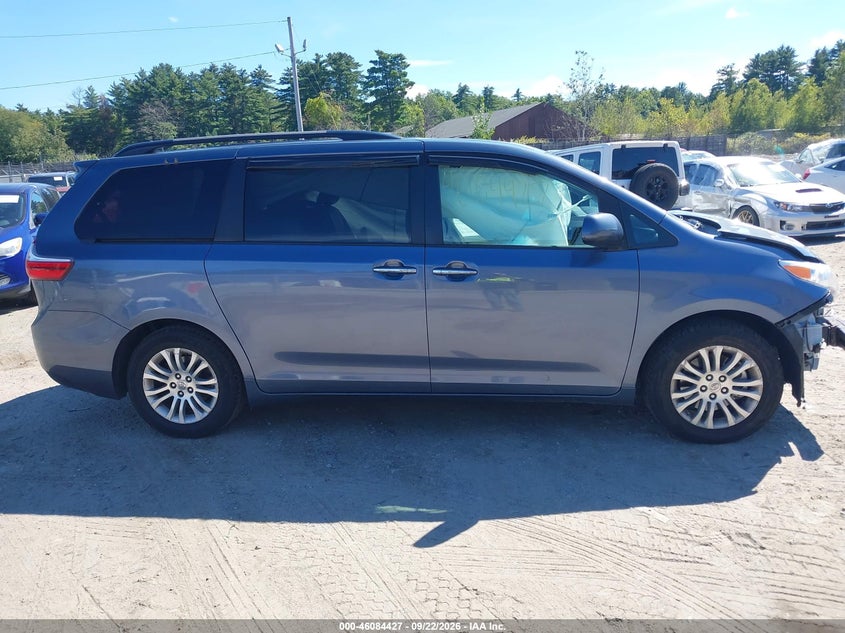 TOYOTA SIENNA - zdjęcie 14