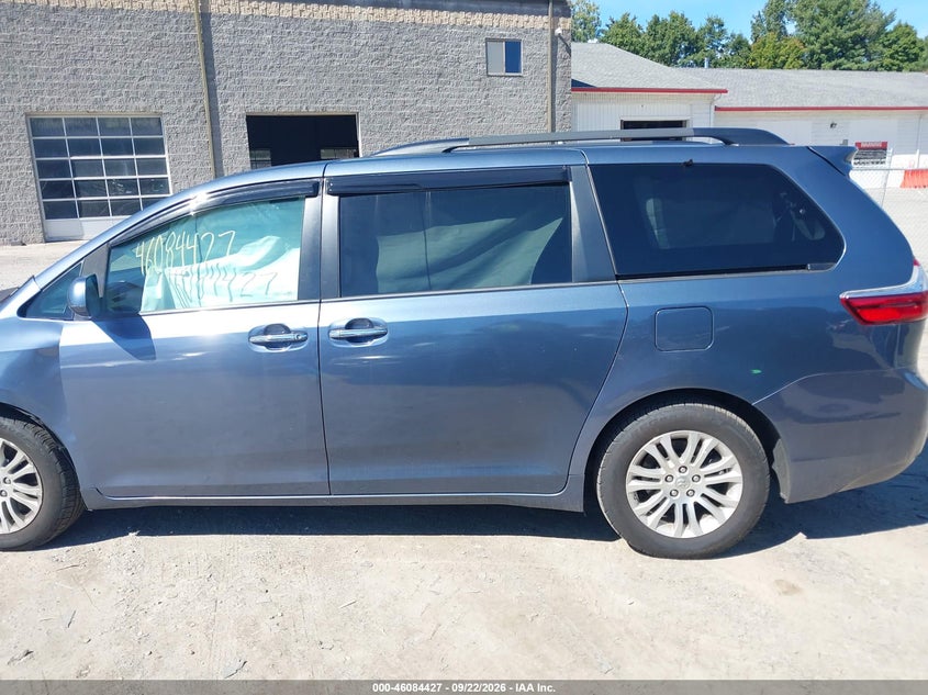 TOYOTA SIENNA - zdjęcie 15