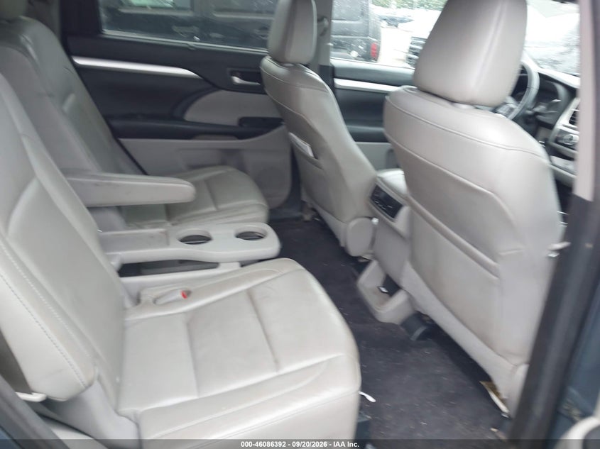 TOYOTA HIGHLANDER - zdjęcie 8