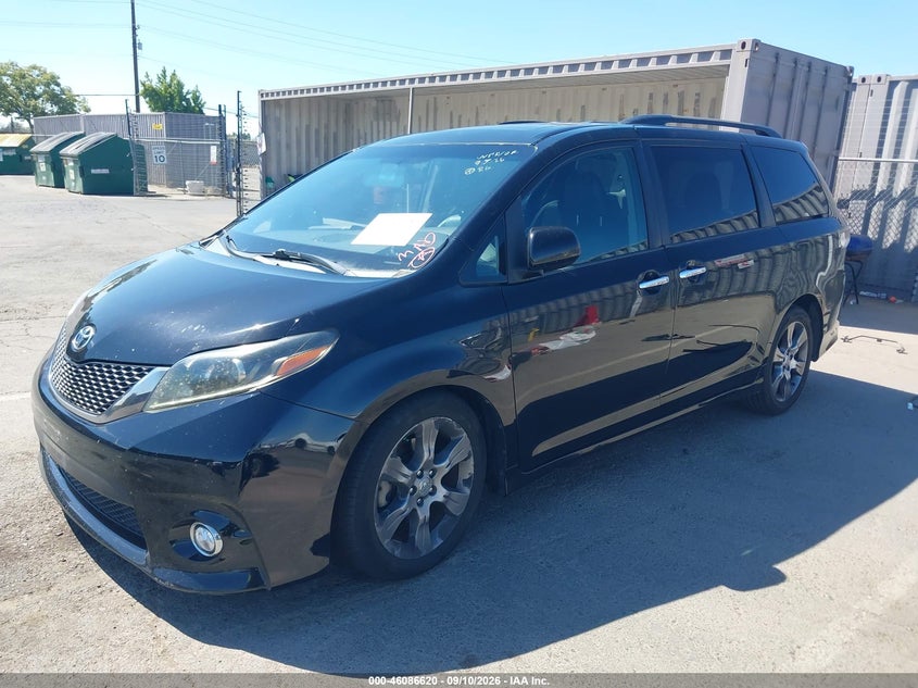 TOYOTA SIENNA - zdjęcie 2