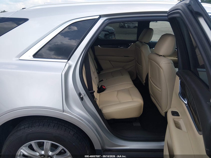 CADILLAC XT5 - zdjęcie 8