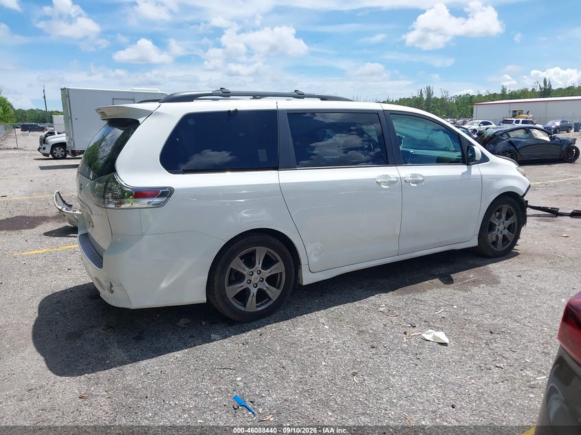 TOYOTA SIENNA - zdjęcie 14
