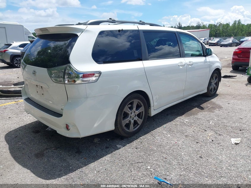 TOYOTA SIENNA - zdjęcie 4