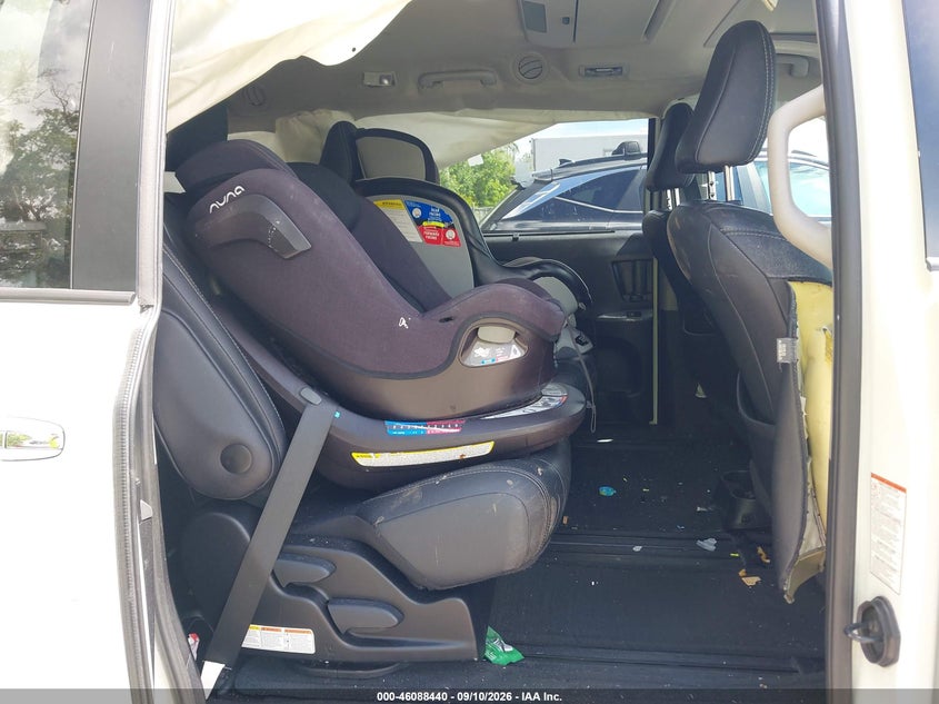 TOYOTA SIENNA - zdjęcie 8