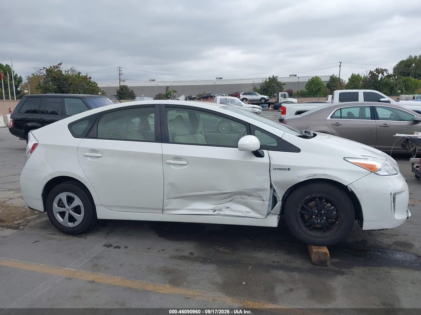 TOYOTA PRIUS - zdjęcie 13