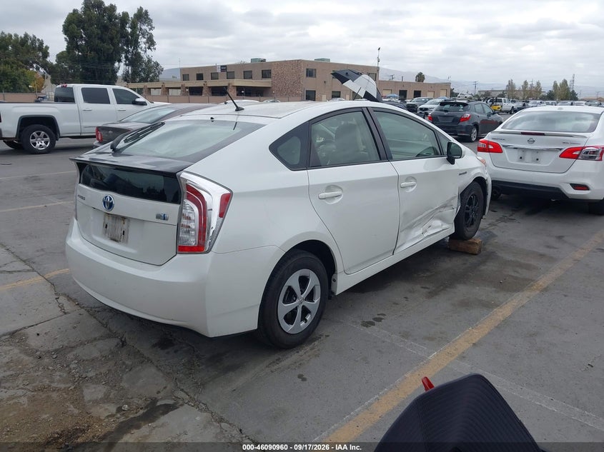 TOYOTA PRIUS - zdjęcie 4