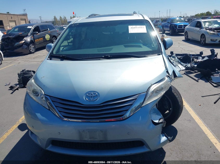 TOYOTA SIENNA - zdjęcie 13