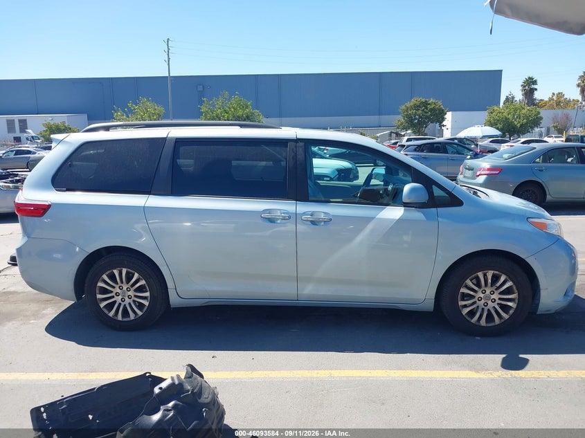 TOYOTA SIENNA - zdjęcie 14