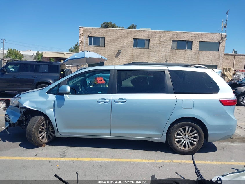 TOYOTA SIENNA - zdjęcie 15
