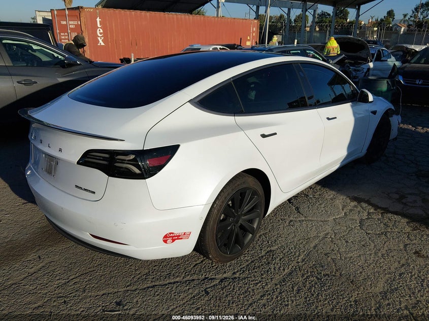 TESLA MODEL 3 - zdjęcie 4