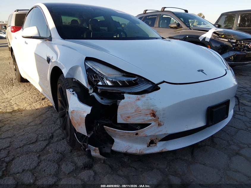 TESLA MODEL 3 - zdjęcie 6