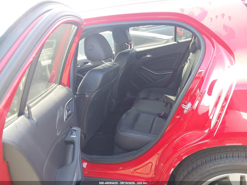 MERCEDES-BENZ GLA 250 - zdjęcie 8