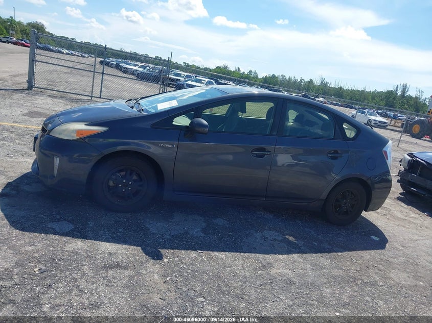 TOYOTA PRIUS - zdjęcie 14