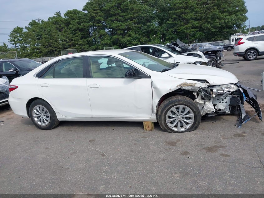 TOYOTA CAMRY - zdjęcie 13