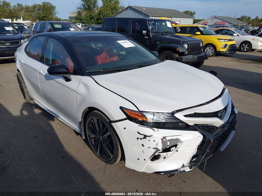 TOYOTA CAMRY - zdjęcie 1