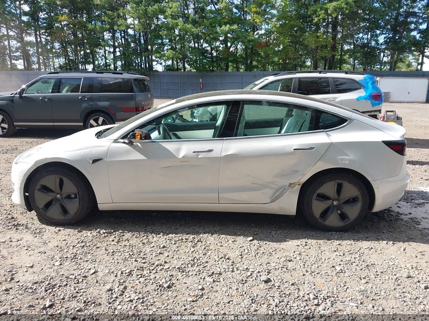 TESLA MODEL 3 - zdjęcie 14