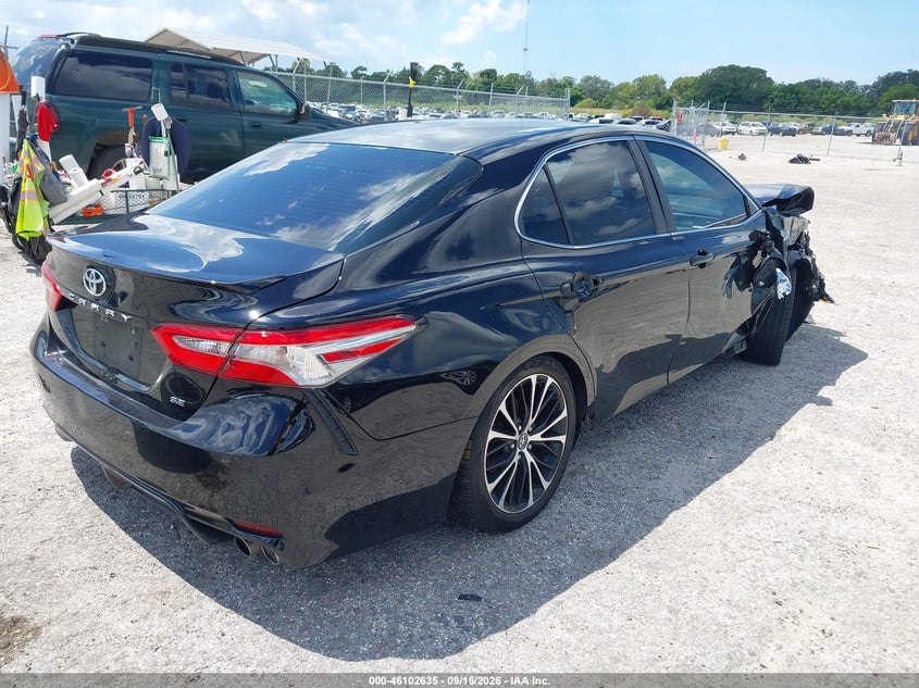 TOYOTA CAMRY - zdjęcie 4