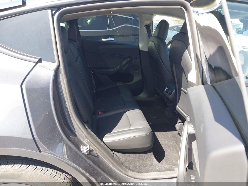 TESLA MODEL Y - zdjęcie 8