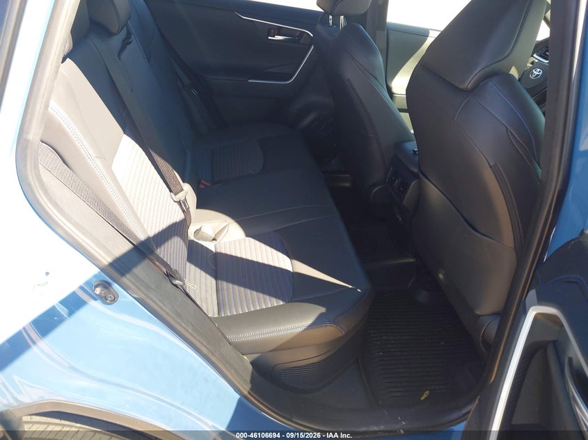 TOYOTA RAV4 HYBRID - zdjęcie 8