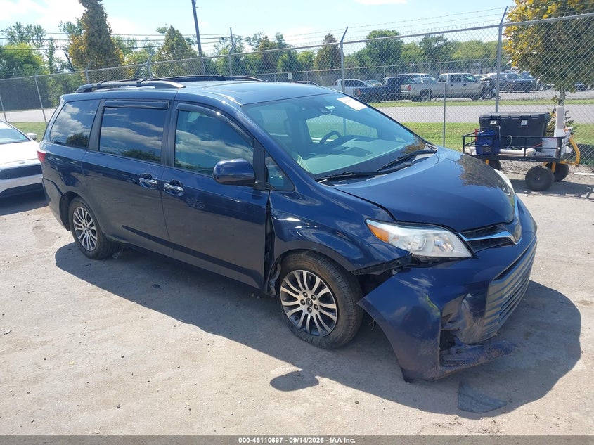 TOYOTA SIENNA - zdjęcie 1