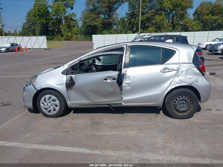TOYOTA PRIUS C - zdjęcie 14