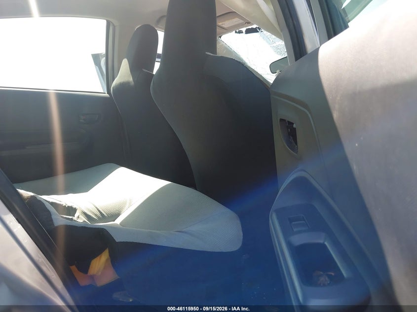 TOYOTA PRIUS C - zdjęcie 8