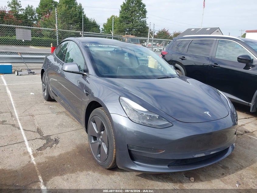 TESLA MODEL 3 - zdjęcie 1