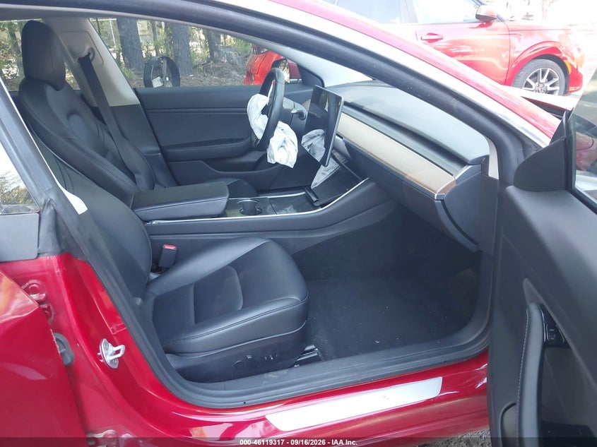 TESLA MODEL 3 - zdjęcie 5