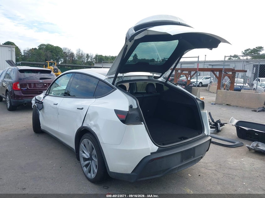 TESLA MODEL Y - zdjęcie 3