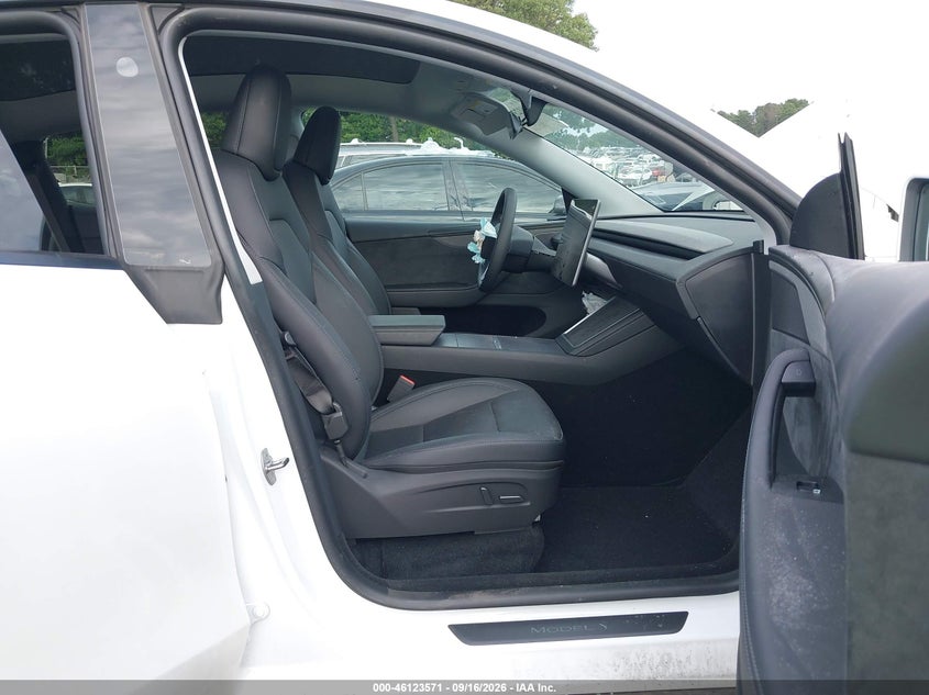 TESLA MODEL Y - zdjęcie 5
