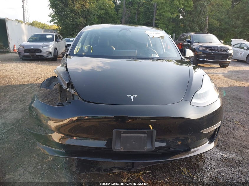 TESLA MODEL 3 - zdjęcie 12