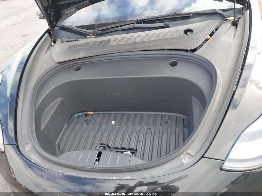 TESLA MODEL 3 - zdjęcie 10