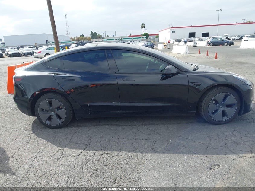 TESLA MODEL 3 - zdjęcie 13